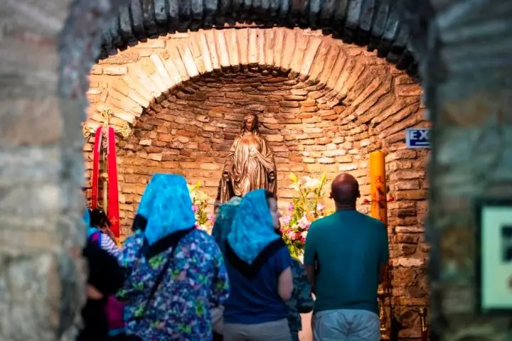 Dress Code in Ephesus